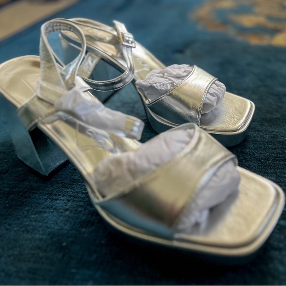 NWT London Rag Lofty Metallic Block Heel Platform Sandals in Silver - Size 8 US - Picture 10 of 11